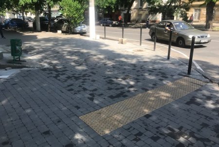 В Приморском районе капитально ремонтируют тротуары (фото)