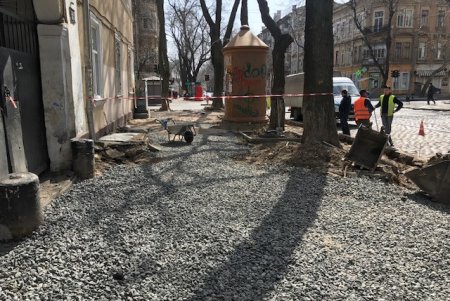 В Приморском районе капитально ремонтируют тротуары (фото)