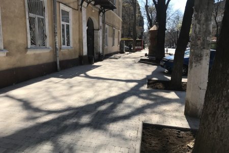 В Приморском районе капитально ремонтируют тротуары (фото)
