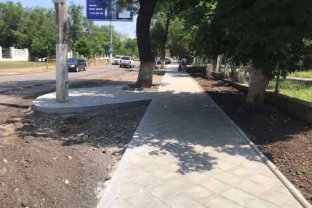 В Приморском районе капитально ремонтируют тротуары (фото)