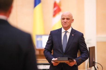 Медработникам Одессы вручили ключи от квартир и почетные награды города (фото) 