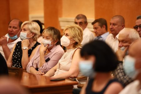 Медработникам Одессы вручили ключи от квартир и почетные награды города (фото) 