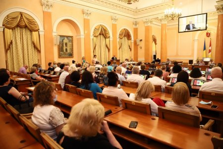 Медработникам Одессы вручили ключи от квартир и почетные награды города (фото) 