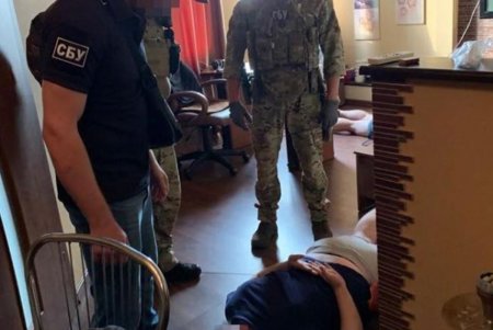 Принимали заказы на сайте и делали «закладки»: банда наркодилеров сбывала по всей Одессе опасные психотропы (фото) 