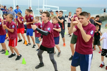 Открытая тренировка по боксу на берегу моря (фоторепортаж)