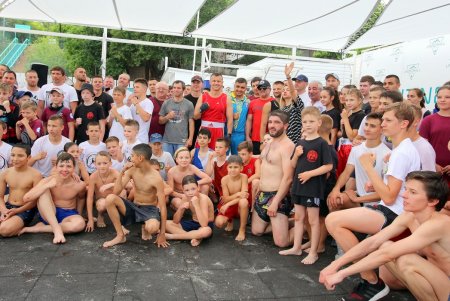 Открытая тренировка по боксу на берегу моря (фоторепортаж)