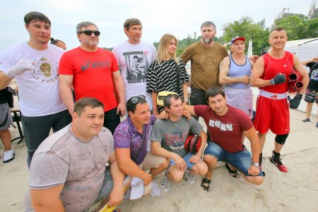 Открытая тренировка по боксу на берегу моря (фоторепортаж)
