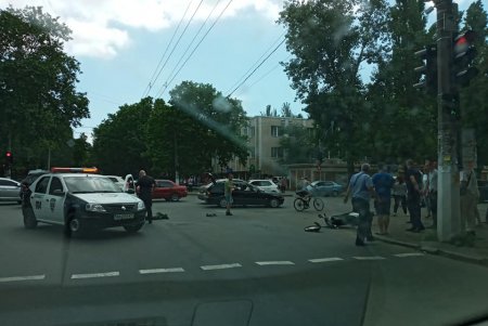 В результате аварии на Черемушках попал в больницу водитель мопеда (фото)