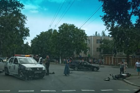 В результате аварии на Черемушках попал в больницу водитель мопеда (фото)