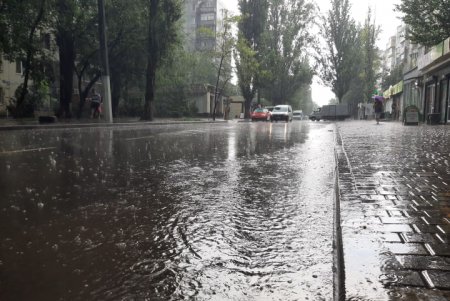 Сильный ливень обрушился на поселок Котовского (фото, видео)