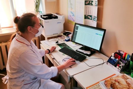 Медучреждения за счет городского бюджета обеспечиваются компьютерной техникой (фото)