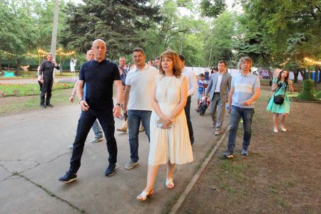 Выставка гигантских китайских фонарей в Савицком парке (фоторепортаж)