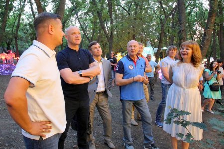 Выставка гигантских китайских фонарей в Савицком парке (фоторепортаж)