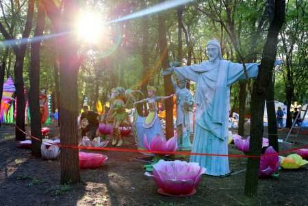 Выставка гигантских китайских фонарей в Савицком парке (фоторепортаж)