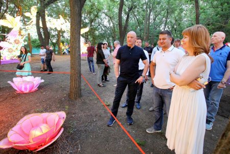 Выставка гигантских китайских фонарей в Савицком парке (фоторепортаж)