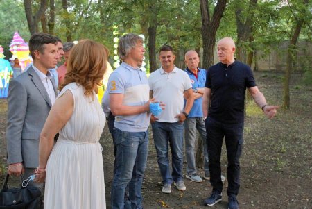 Выставка гигантских китайских фонарей в Савицком парке (фоторепортаж)