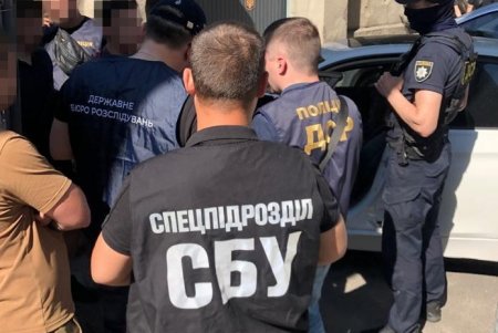 В Одессе задержали военного прокурора, который вымогал деньги у предпринимателей (фото)