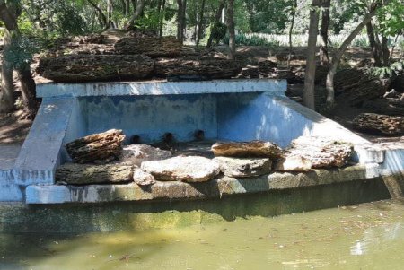 В парке Победы коммунальщики создают водяной грот (фото)