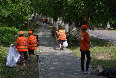 Одесское побережье, начиная с Лузановки и до Золотого берега, очистили от мусора (фото)