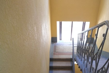 В Приморском и Малиновском районах ремонтируют парадные и благоустраивают дворы (фото)