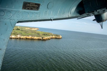 Украинские «морские котики» успешно провели первое боевое воздушное десантирование на остров Березань и Кинбурнскую косу (фото, видео)