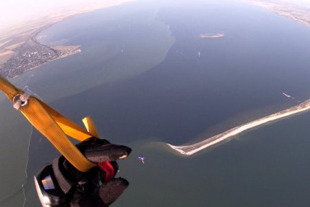 Украинские «морские котики» успешно провели первое боевое воздушное десантирование на остров Березань и Кинбурнскую косу (фото, видео)