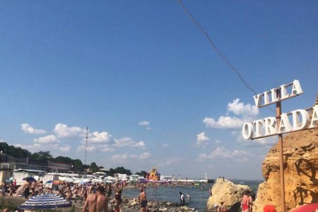 Тысячи туристов, переполненные пляжи, отсутствие масок и социальной дистанции: карантинные выходные в Одессе (фото, видео)