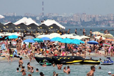 Пляж Ланжерон во время адаптивного карантина (фоторепортаж)