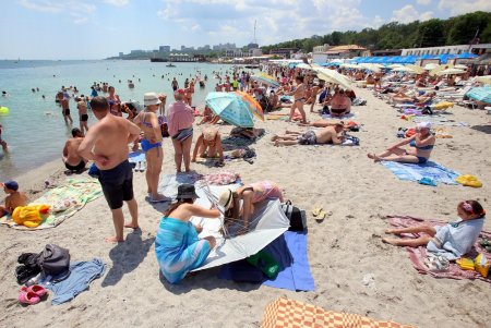 Пляж Ланжерон во время адаптивного карантина (фоторепортаж)