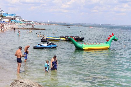 Пляж Ланжерон во время адаптивного карантина (фоторепортаж)