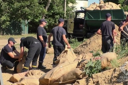 В Беляевском районе укрепляют дамбу — уровень воды в Днестре повышается, но пока ситуация не критична (фото) 