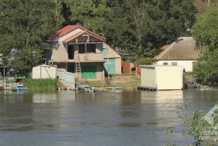 В Беляевском районе укрепляют дамбу — уровень воды в Днестре повышается, но пока ситуация не критична (фото) 