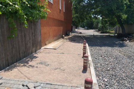 В Киевском районе ремонтируют улицу Ванцетти: обновится дорожное покрытие и появятся тротуары (фото)