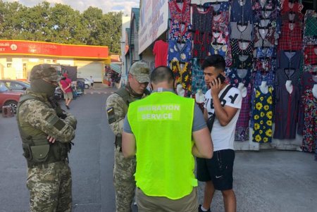 На промрынке «7-й километр» выявили нарушителей миграционного законодательства (фото)