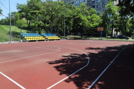 В школе №5 закончилось строительство спортплощадки — заниматься на ней смогут как ученики, так и местные жители (фото)