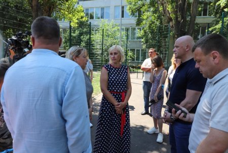 В школе №5 закончилось строительство спортплощадки — заниматься на ней смогут как ученики, так и местные жители (фото)
