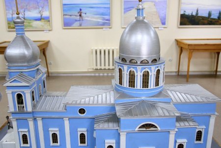 Симфония графики и живописи: выставка творческих работ одесского художника Виталия Парастюка (фоторепортаж)