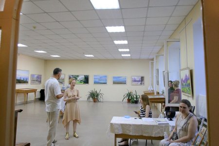 Симфония графики и живописи: выставка творческих работ одесского художника Виталия Парастюка (фоторепортаж)