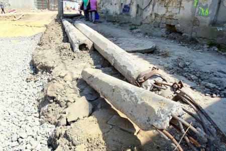 Реконструкция Новощепного Ряда: уже готовят основание для укладки новых трамвайных путей (фоторепортаж) 