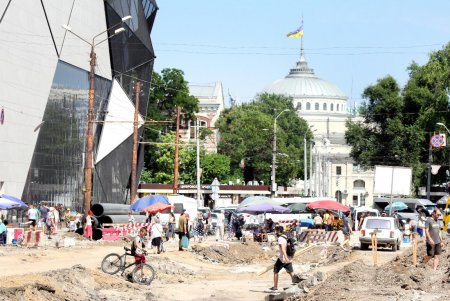 Реконструкция Новощепного Ряда: уже готовят основание для укладки новых трамвайных путей (фоторепортаж) 