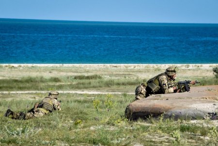 Одесские морпехи провели воздушно-морские учения (фото)