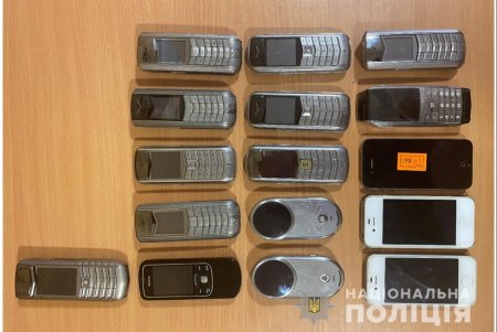 В Суворовском районе у местного жителя изъяли целый склад наркотических веществ и оружейный арсенал (фото, видео)