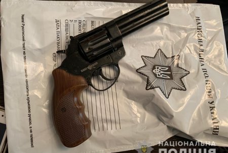 В Суворовском районе у местного жителя изъяли целый склад наркотических веществ и оружейный арсенал (фото, видео)