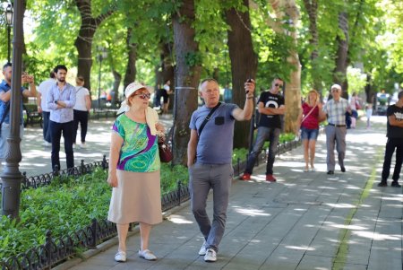 На Приморском бульваре появились подземные контейнеры для сбора твердых бытовых отходов (фоторепортаж)