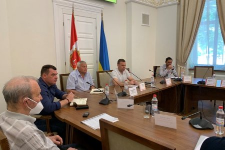В мэрии разрабатывают проект строительства новой дороги для большегрузов, которые заезжают в Одесский порт (фото)