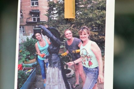 В одесском дворе на Средней «поселилась» Рыбачка Соня (фоторепортаж)