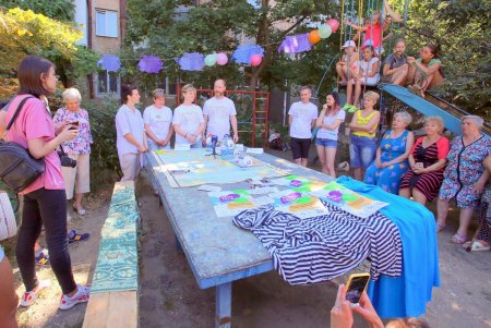 В одесском дворе на Средней «поселилась» Рыбачка Соня (фоторепортаж)