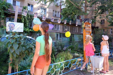 В одесском дворе на Средней «поселилась» Рыбачка Соня (фоторепортаж)