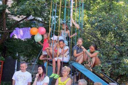 В одесском дворе на Средней «поселилась» Рыбачка Соня (фоторепортаж)