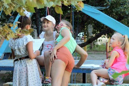 В одесском дворе на Средней «поселилась» Рыбачка Соня (фоторепортаж)